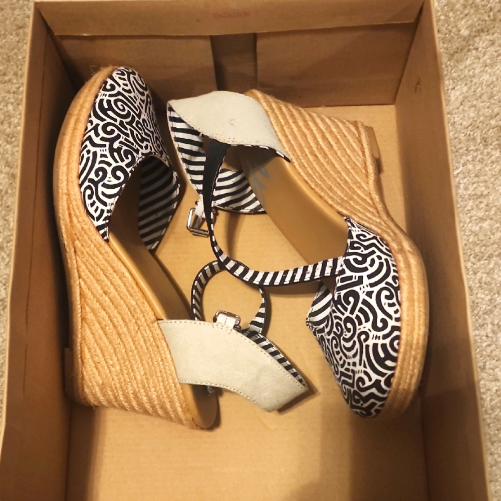 DV by Dolce Vita Black and White Wedge Sandals with Geometric Print